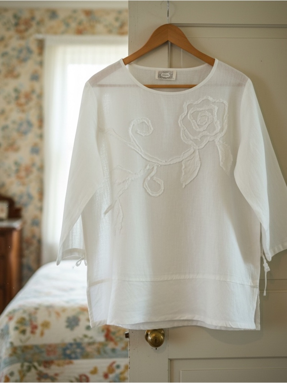 Paper Lace White Linen Rose Appliqué Tunic Top